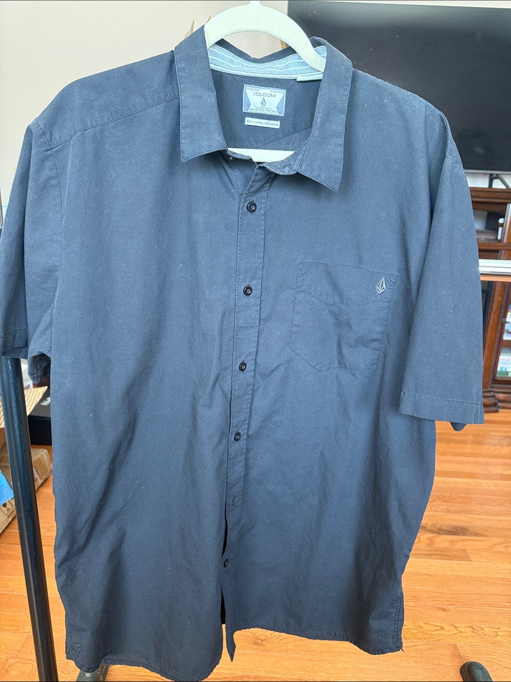 Volcom Men's Short Sleeve Button-Down Shirt in Black Size X-Large
